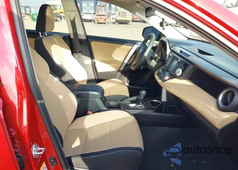 2017 Toyota Rav4 Xle z USA, uszkodzony, nr VIN 2T3WFREV3HW386390